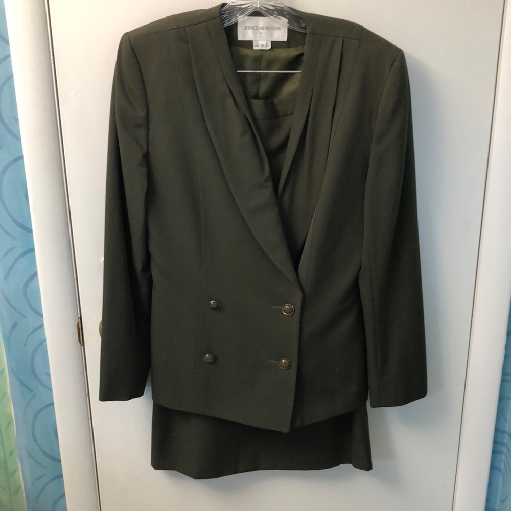 Size 8 worsted wool suite Jones New York vintage 1990s